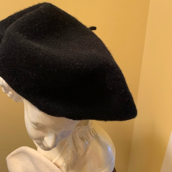 Black and Cream Beret - Picture 1 of 6